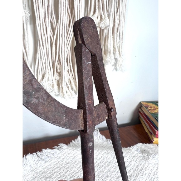 Large, Rusted Drafting Compass (4048) - Picture 6 of 8